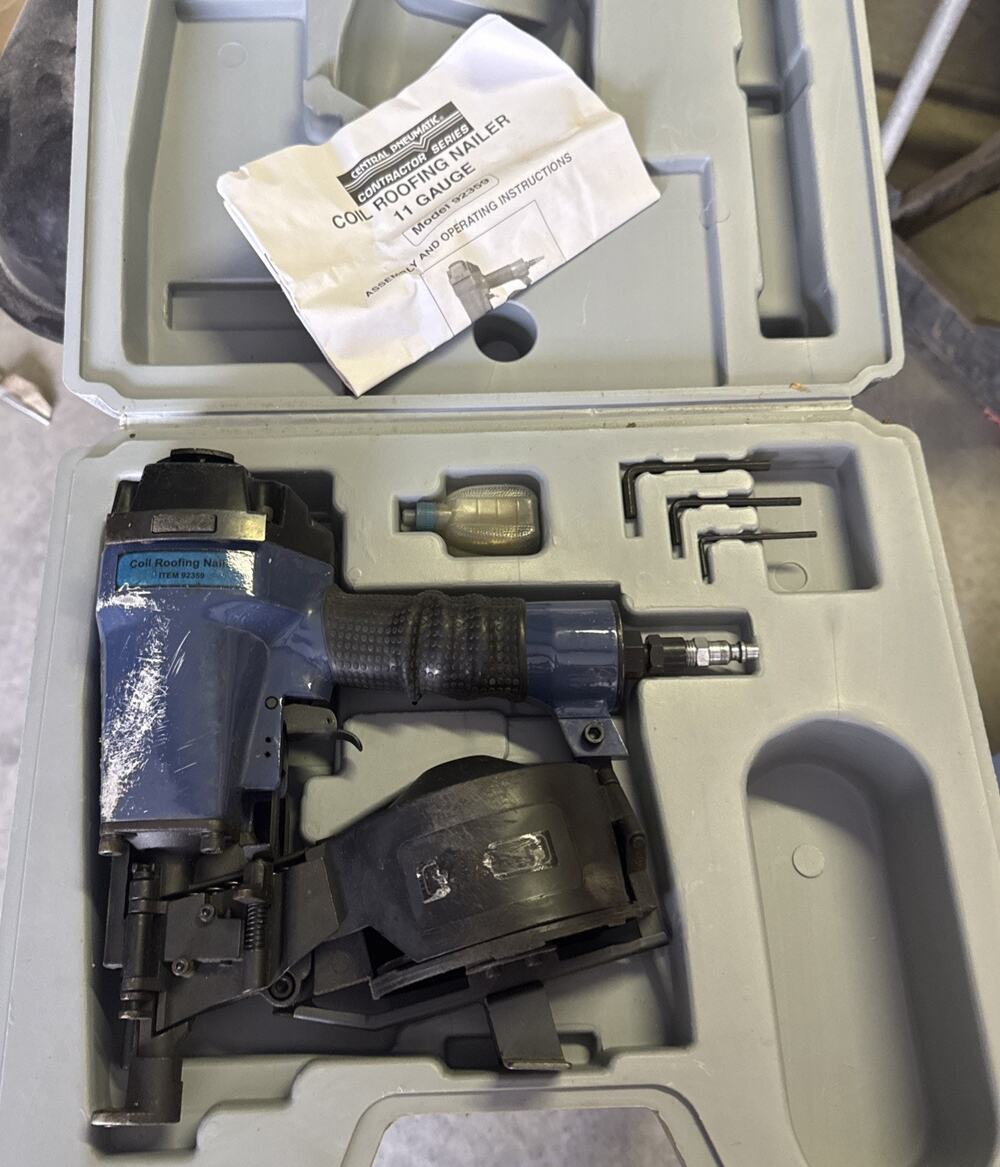 Central Pneumatic 92359 Contractor Series 15° Coil Roofing Air Nailer Gun W Case